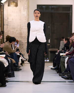 マメ クロゴウチ(Mame Kurogouchi) 2025-26年秋冬ウィメンズコレクション  - 写真31