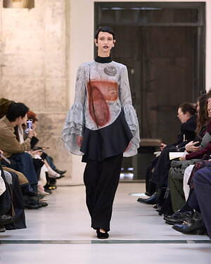 マメ クロゴウチ(Mame Kurogouchi) 2025-26年秋冬ウィメンズコレクション  - 写真32