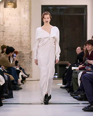 マメ クロゴウチ(Mame Kurogouchi) 2025-26年秋冬ウィメンズコレクション  - 写真33