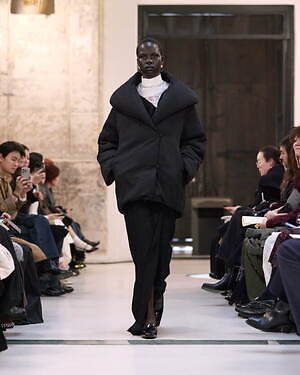 マメ クロゴウチ(Mame Kurogouchi) 2025-26年秋冬ウィメンズコレクション  - 写真34