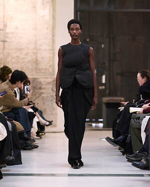 マメ クロゴウチ(Mame Kurogouchi) 2025-26年秋冬ウィメンズコレクション  - 写真35