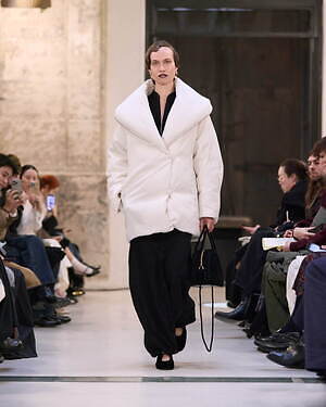 マメ クロゴウチ(Mame Kurogouchi) 2025-26年秋冬ウィメンズコレクション  - 写真36