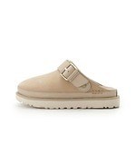 UGG / スナイデルの厚底サンダル、“淡いベージュ”のスエードアッパー×レザーヒールストラップ｜写真11