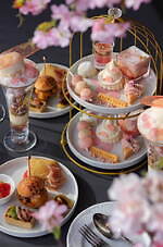 “桜の香り×ピンクカラー”の春アフタヌーンティーが渋谷・宮下パークで、花見団子風のマカロンなど｜写真1