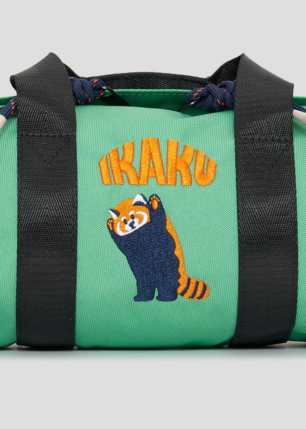 アウトドアプロダクツ×グラニフ、“威嚇中”レッサーパンダや黒猫を刺繍した2WAYミニバッグ｜写真29