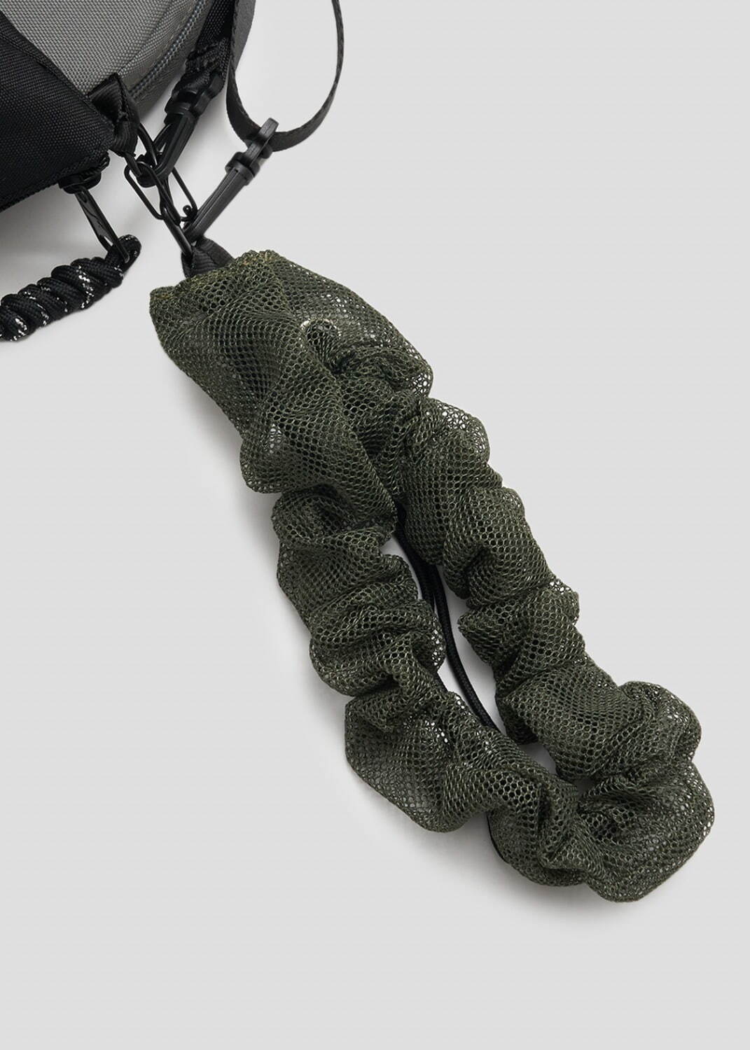 アウトドアプロダクツ×グラニフ、“威嚇中”レッサーパンダや黒猫を刺繍した2WAYミニバッグ｜写真36