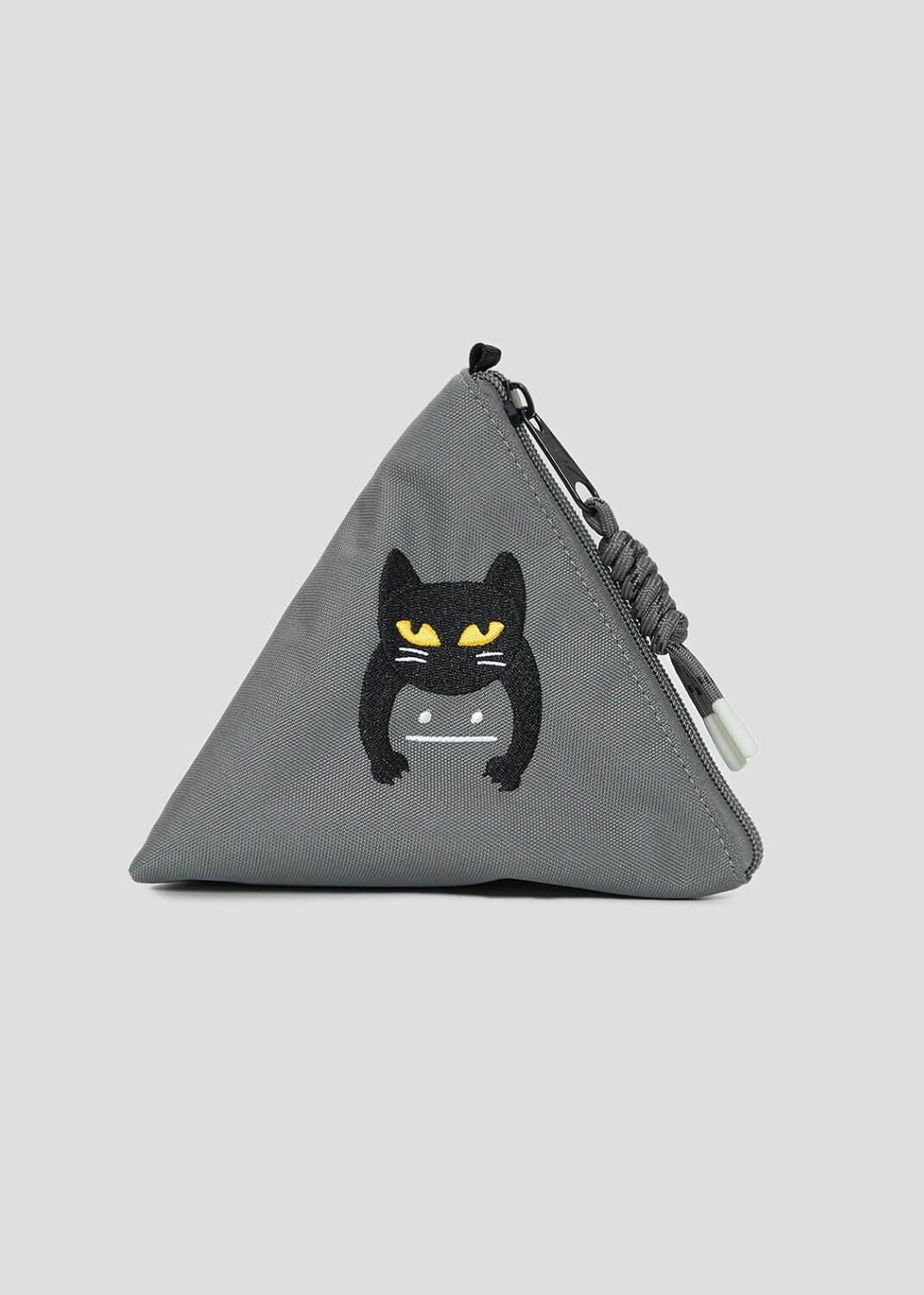 アウトドアプロダクツ×グラニフ、“威嚇中”レッサーパンダや黒猫を刺繍した2WAYミニバッグ｜写真40