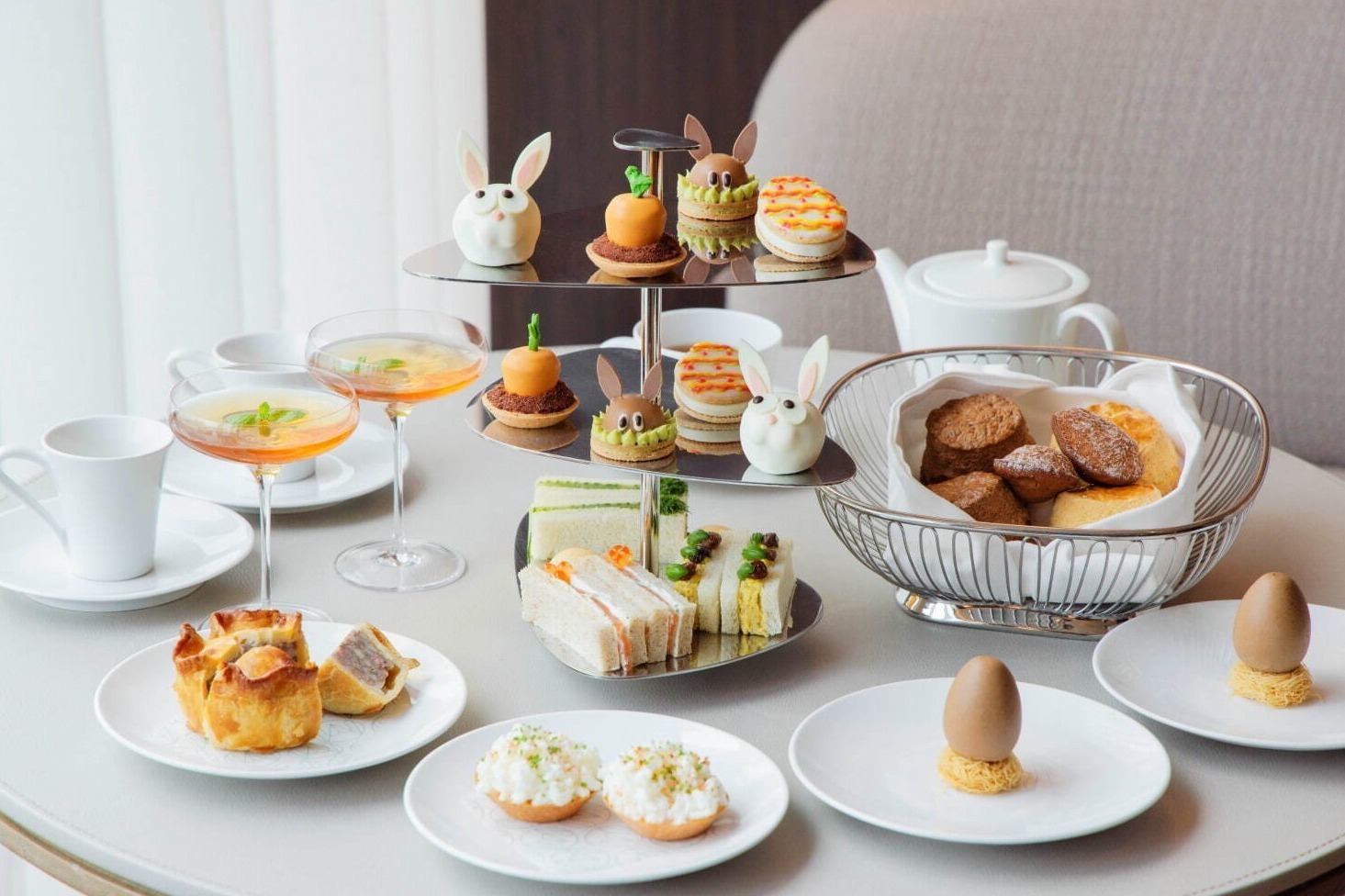 フォーシーズンズホテル丸の内 東京「イースター アフタヌーンティー」うさぎフィナンシェやエッグチョコ