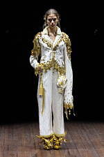 アンダーカバー 2025-26年秋冬コレクション - ぬいぐるみと無造作なスタイル｜写真1