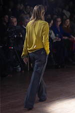 アンダーカバー 2025-26年秋冬コレクション - ぬいぐるみと無造作なスタイル｜写真4