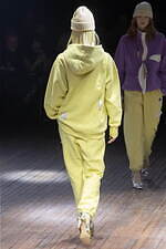 アンダーカバー 2025-26年秋冬コレクション - ぬいぐるみと無造作なスタイル｜写真12