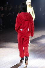 アンダーカバー 2025-26年秋冬コレクション - ぬいぐるみと無造作なスタイル｜写真14