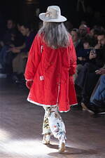 アンダーカバー 2025-26年秋冬コレクション - ぬいぐるみと無造作なスタイル｜写真18