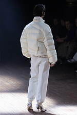 アンダーカバー 2025-26年秋冬コレクション - ぬいぐるみと無造作なスタイル｜写真20