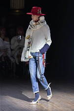 アンダーカバー 2025-26年秋冬コレクション - ぬいぐるみと無造作なスタイル｜写真21