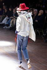 アンダーカバー 2025-26年秋冬コレクション - ぬいぐるみと無造作なスタイル｜写真22