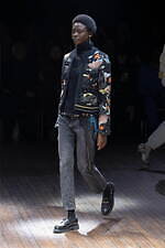 アンダーカバー 2025-26年秋冬コレクション - ぬいぐるみと無造作なスタイル｜写真27