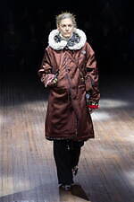 アンダーカバー 2025-26年秋冬コレクション - ぬいぐるみと無造作なスタイル｜写真33