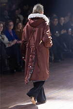 アンダーカバー 2025-26年秋冬コレクション - ぬいぐるみと無造作なスタイル｜写真34