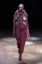 アンダーカバー 2025-26年秋冬コレクション - ぬいぐるみと無造作なスタイル｜写真51