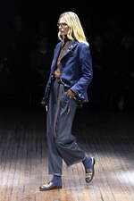 アンダーカバー 2025-26年秋冬コレクション - ぬいぐるみと無造作なスタイル｜写真53