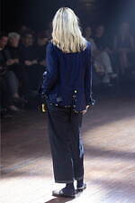 アンダーカバー 2025-26年秋冬コレクション - ぬいぐるみと無造作なスタイル｜写真54