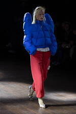 アンダーカバー 2025-26年秋冬コレクション - ぬいぐるみと無造作なスタイル｜写真57