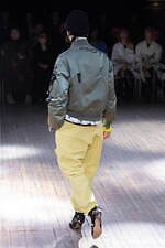 アンダーカバー 2025-26年秋冬コレクション - ぬいぐるみと無造作なスタイル｜写真60