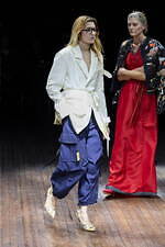 アンダーカバー 2025-26年秋冬コレクション - ぬいぐるみと無造作なスタイル｜写真73