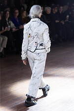 アンダーカバー 2025-26年秋冬コレクション - ぬいぐるみと無造作なスタイル｜写真76