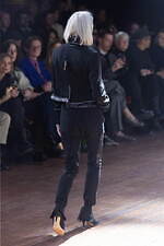 アンダーカバー 2025-26年秋冬コレクション - ぬいぐるみと無造作なスタイル｜写真80