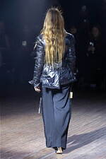 アンダーカバー 2025-26年秋冬コレクション - ぬいぐるみと無造作なスタイル｜写真84