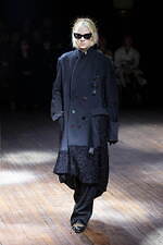 アンダーカバー 2025-26年秋冬コレクション - ぬいぐるみと無造作なスタイル｜写真87