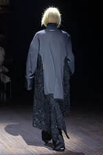 アンダーカバー 2025-26年秋冬コレクション - ぬいぐるみと無造作なスタイル｜写真88