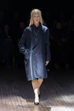 アンダーカバー 2025-26年秋冬コレクション - ぬいぐるみと無造作なスタイル｜写真89