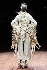 アンダーカバー 2025-26年秋冬コレクション - ぬいぐるみと無造作なスタイル｜写真100