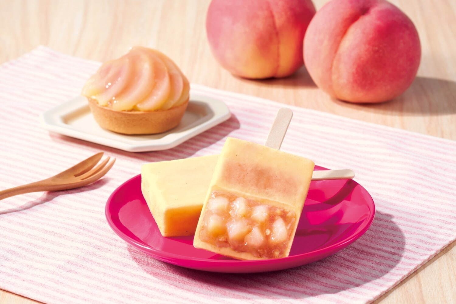 井村屋の新作「ごろろん果肉 白桃タルトバー」濃厚カスタードアイス×ぎっしり白桃で“本格タルト風”に