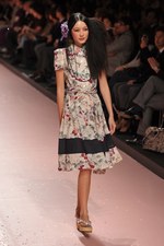 冨永愛など豪華モデルの競演！ケイタマルヤマ(KEITA MARUYAMA)の2011年春夏コレクション｜写真3