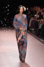 冨永愛など豪華モデルの競演！ケイタマルヤマ(KEITA MARUYAMA)の2011年春夏コレクション｜写真4