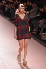 冨永愛など豪華モデルの競演！ケイタマルヤマ(KEITA MARUYAMA)の2011年春夏コレクション｜写真7