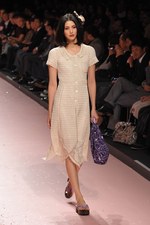 冨永愛など豪華モデルの競演！ケイタマルヤマ(KEITA MARUYAMA)の2011年春夏コレクション｜写真11