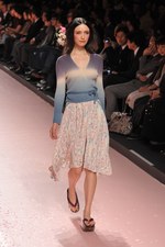 冨永愛など豪華モデルの競演！ケイタマルヤマ(KEITA MARUYAMA)の2011年春夏コレクション｜写真12