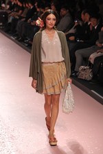 冨永愛など豪華モデルの競演！ケイタマルヤマ(KEITA MARUYAMA)の2011年春夏コレクション｜写真13