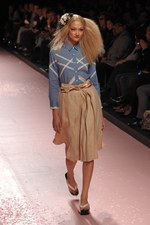 冨永愛など豪華モデルの競演！ケイタマルヤマ(KEITA MARUYAMA)の2011年春夏コレクション｜写真16