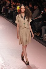 冨永愛など豪華モデルの競演！ケイタマルヤマ(KEITA MARUYAMA)の2011年春夏コレクション｜写真17