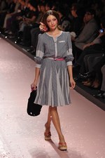 冨永愛など豪華モデルの競演！ケイタマルヤマ(KEITA MARUYAMA)の2011年春夏コレクション｜写真27