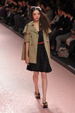 冨永愛など豪華モデルの競演！ケイタマルヤマ(KEITA MARUYAMA)の2011年春夏コレクション｜写真31