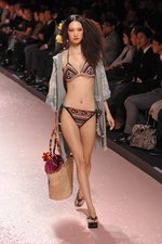 冨永愛など豪華モデルの競演！ケイタマルヤマ(KEITA MARUYAMA)の2011年春夏コレクション｜写真35