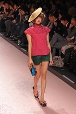 冨永愛など豪華モデルの競演！ケイタマルヤマ(KEITA MARUYAMA)の2011年春夏コレクション｜写真44