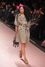 冨永愛など豪華モデルの競演！ケイタマルヤマ(KEITA MARUYAMA)の2011年春夏コレクション｜写真45